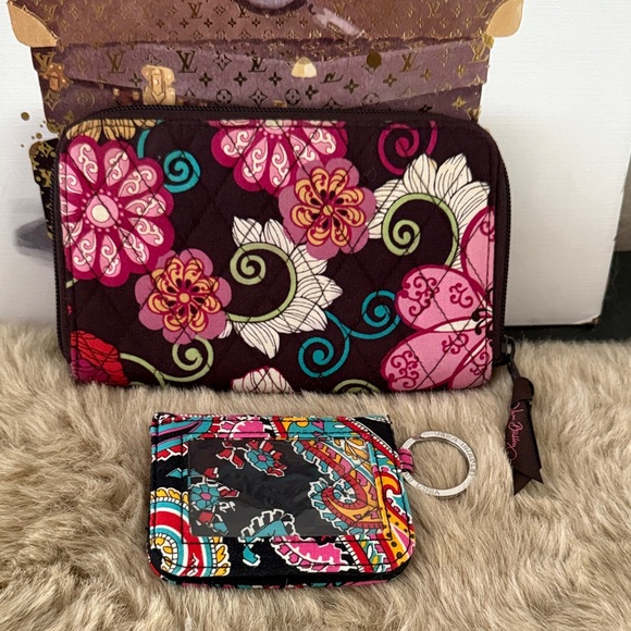 Vera Bradley bundle Floral Quilted Wallet and Keychain - Picture 1 of 6